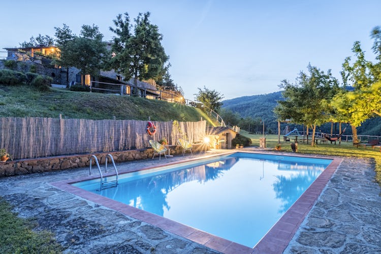 Agriturismo La Sala: Pool with lots of sunlight and natural shade
