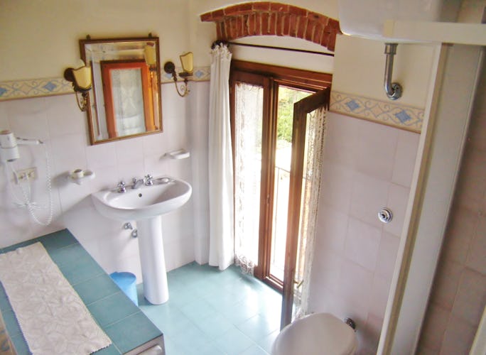 Bathroom for La Vigna apartment