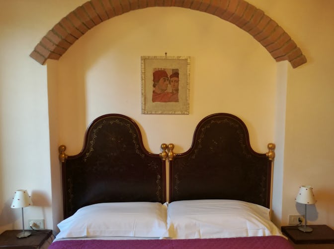 Agriturismo La Tinaia - Lots of Natural Light in the Erica room