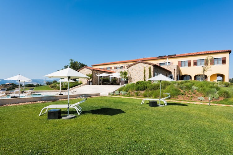 Agriturismo Poggio Mirabile - Enjoy the immense garden, pool and Tuscan views