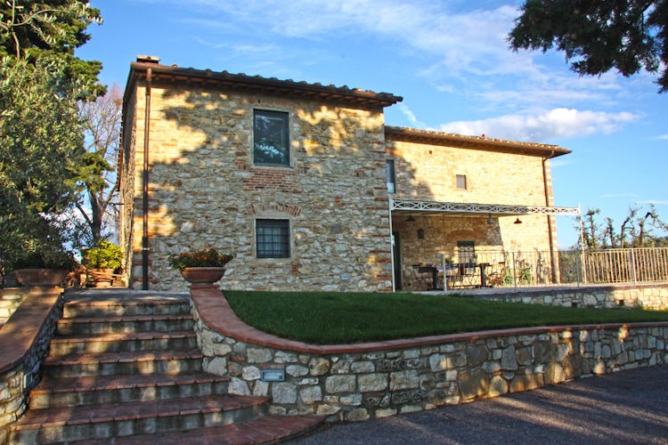 Agriturismo Vicolabate: Front facade overlooking the vineyards