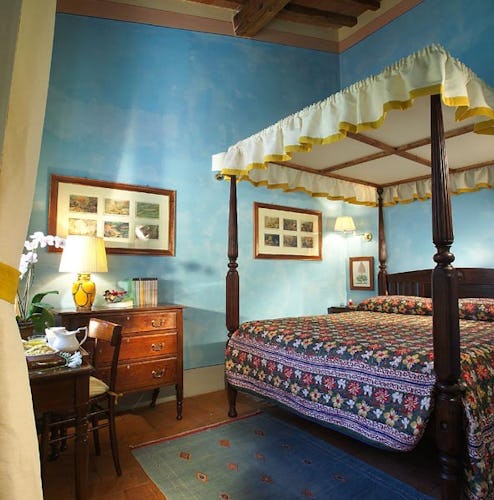 b&b rooms in historical palace in florence