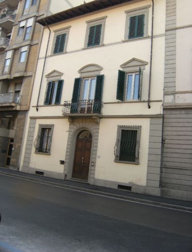Apartment entrance, view of Florence street