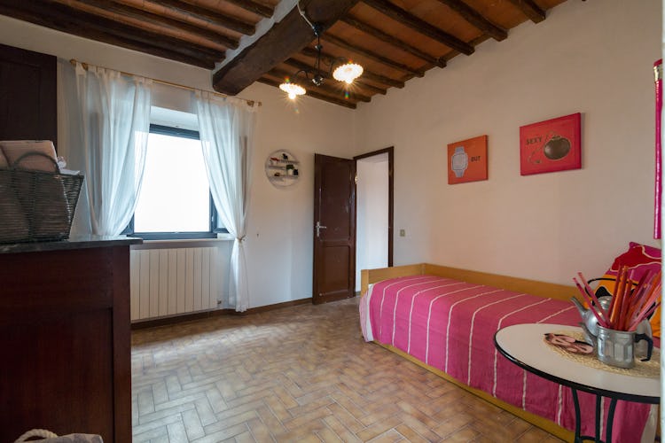 ART REBUS Chianti historic vacation rental, spare room with two single beds
