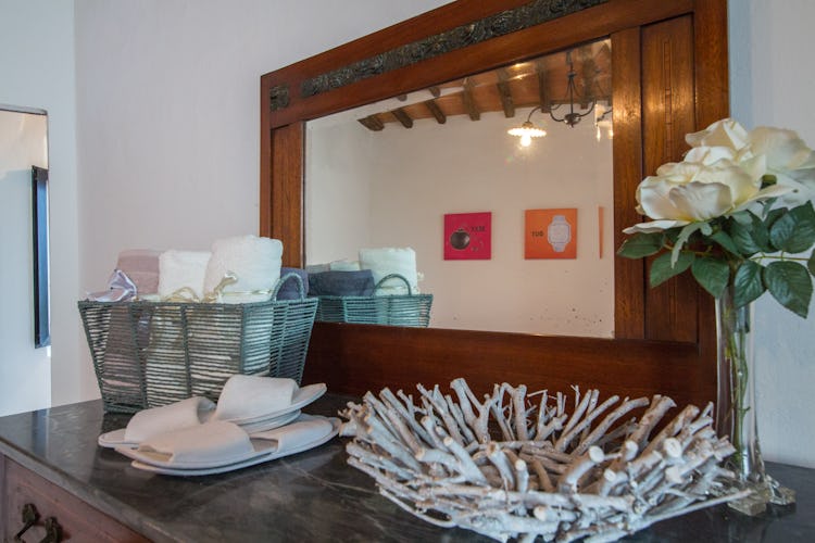 ART REBUS Tower in Chianti Classico; special extras to make your stay special