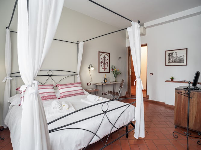 comfortable-room--bed-and-breakfast-florence
