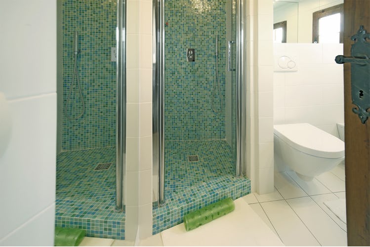 Sposi room's gorgeous shower with mosaic tiles