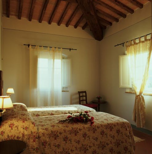 Borgo della Meliana: Apartments in farmhouse Gambassi Terme, particular of the bedroom