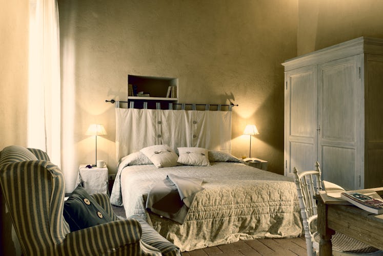 Large luminous double bedrooms at Borgo Pietrafitta