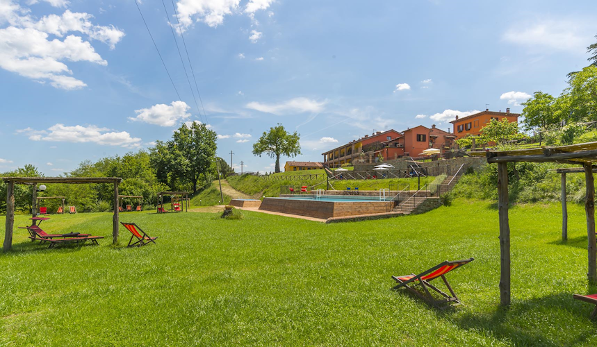 Casa Vacanze Le Fornaci:  Family fun with wide green spaces