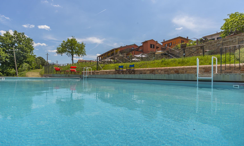 Casa Vacanze Le Fornaci: relax a bordo piscina