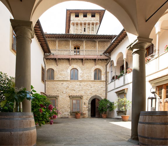 Castello Vicchiomaggio: riesci a pensare ad un luogo più bello ed incantevole per festeggiare il tuo evento speciale?