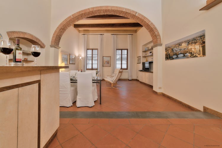 Dimora dei Cerchi - pavimenti in terracotta e mattoni a vista per un elegante e raffinato soggiorno in centro a Firenze