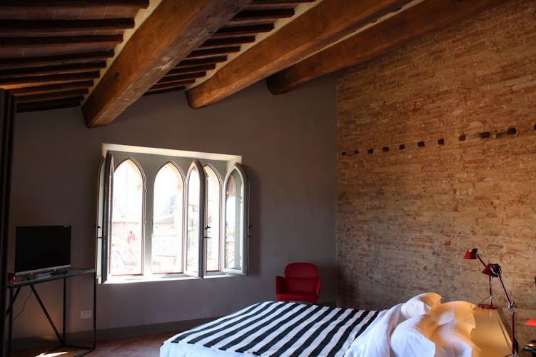 Vedute sul caratteristico centro storico di Siena dalle camere
