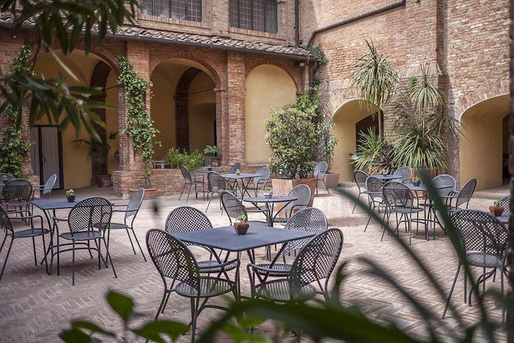 A refreshing place to relax  at il Chiostro del Carmine
