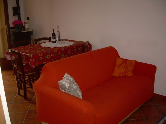 Il divano letto situato nel soggiorno