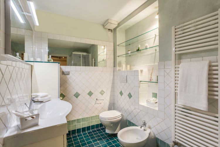 Loft le Murate Vacation Apartment: Modern bathroom