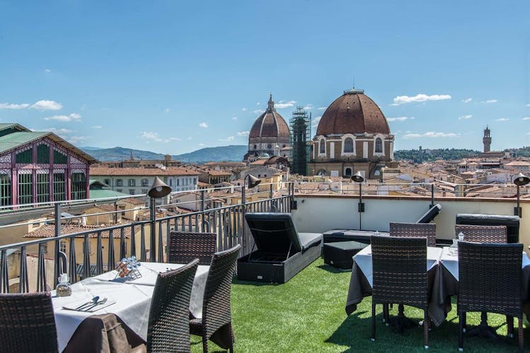 Hotel Machiavelli Palace - l'esclusiva terrazza allestita in estate, con vista sul Duomo di Firenze