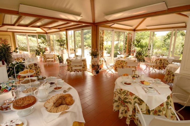 A luminous and unique breakfast room at Marignolle Relais