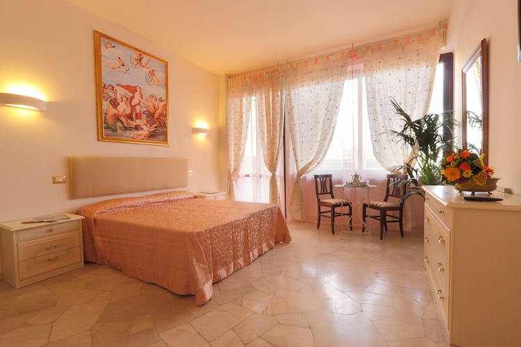 Monna Clara - Elegante Bedroom in Florence
