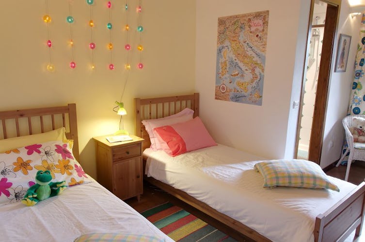 Cosy and colorful, there are 4 bedrooms for a total of 8 persons.