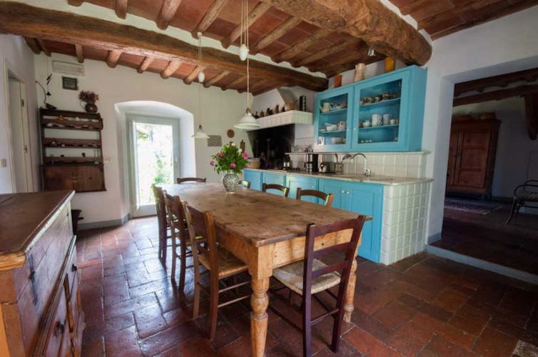 A warm and welcoming Tuscan kitchen at Montrogoli