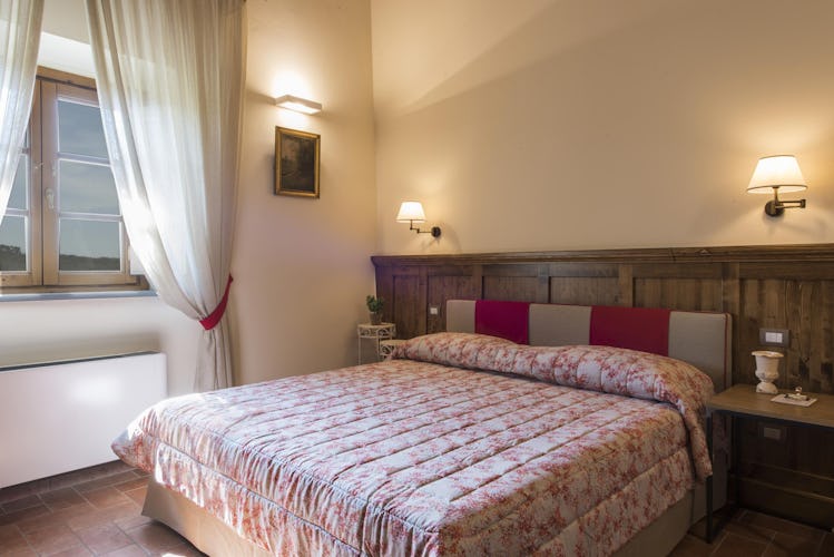 Olmofiorito Agriturismo: bedrooms with lovely views of the valley