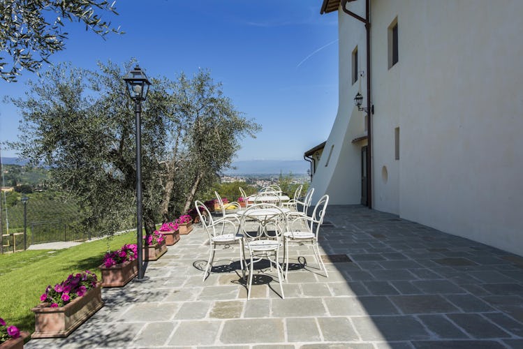 Olmofiorito Agriturismo:  panoramic terraces surround the vacation rentals