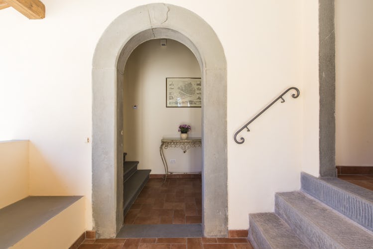 Olmofiorito Agriturismo: typical Tuscan architectural accents in stone & terracotta