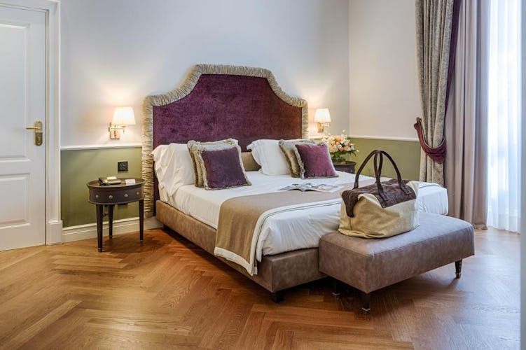 Palazzo Roselli Cecconi Hotel:  Luxury decor with king & extra large double beds