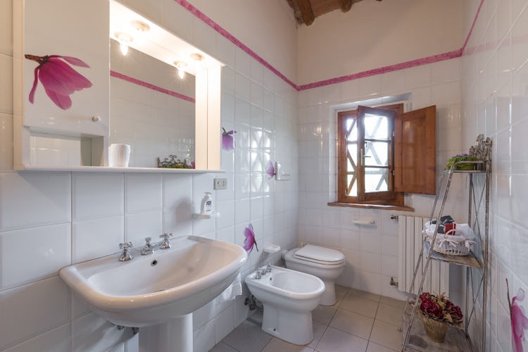  Podere Torricella - Modern & Spacious Bathroom