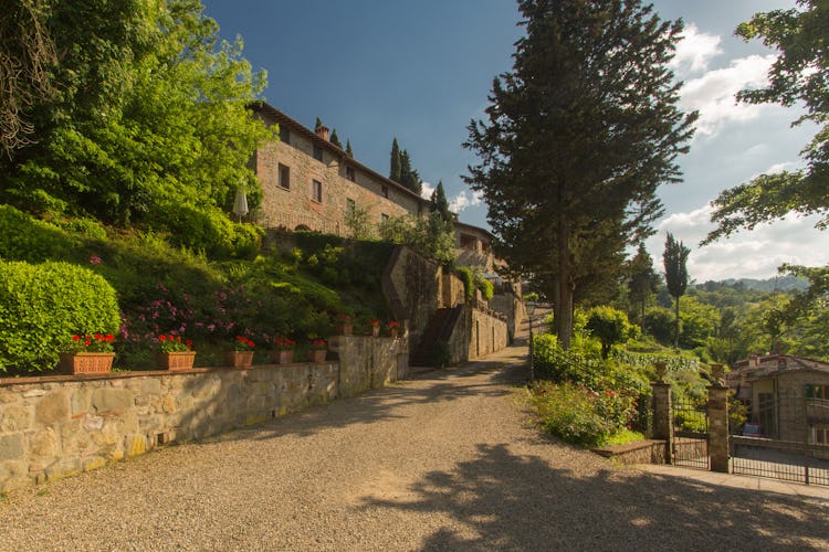 Residence Il Gavillaccio and hilltop towns in Tuscany