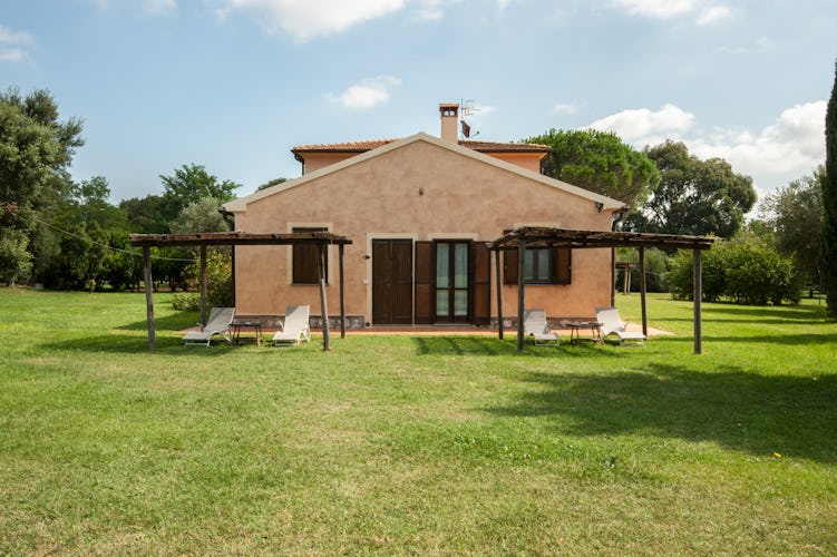Tenuta Agricola dell'Uccellina: Dedicated garden area for self catering apartments