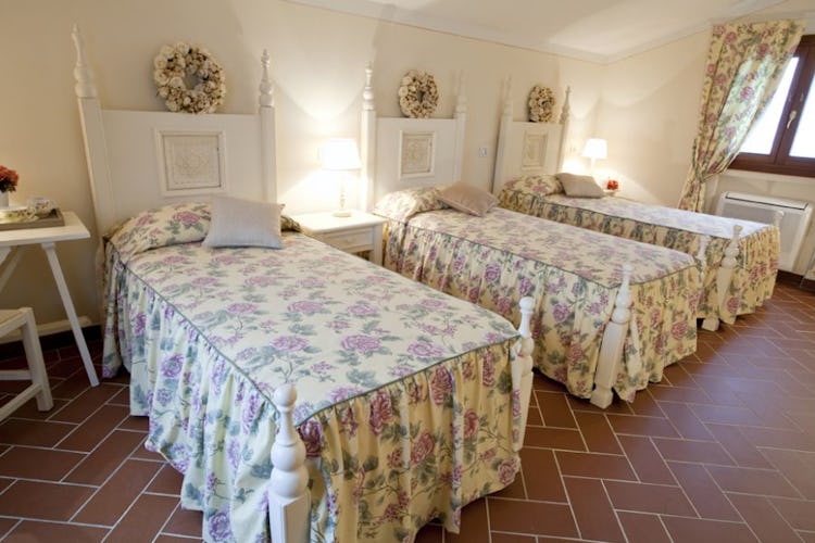 Tenuta Quadrifoglio: Comfortable bathroom in Tuscan farmhouse