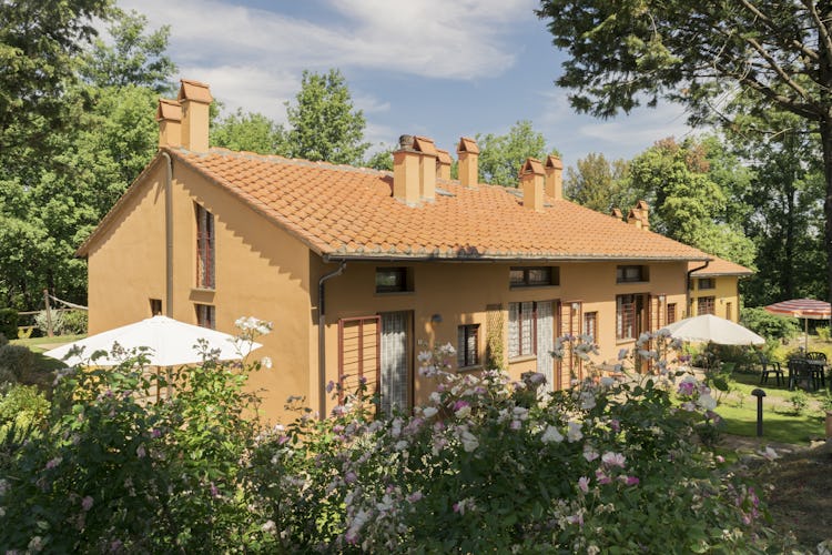  Villa Borgo la Fungaia: Well maintained garden area for each apartment
