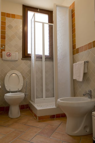  Villa Borgo la Fungaia: Bathroom with shower