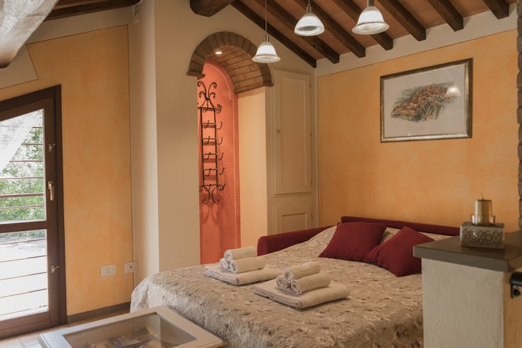 Villa Borgo la Fungaia: la luce naturale abbonda negli appartamenti
