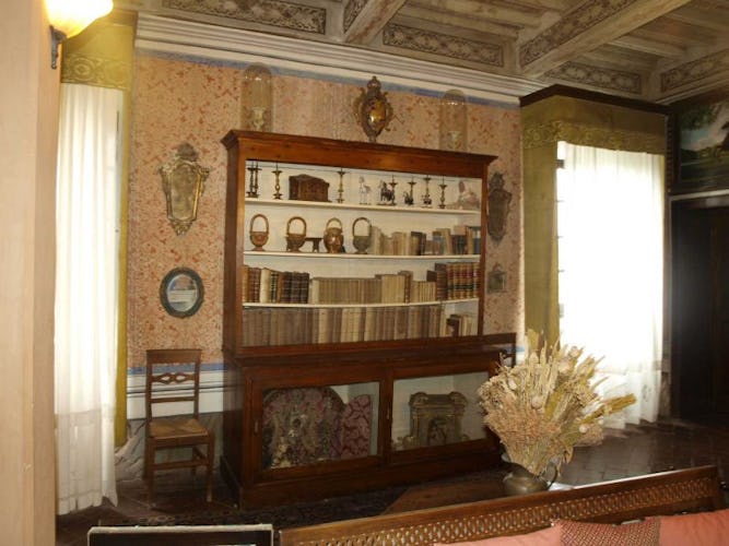 Common rooms are available for free time at Villa il Poggio