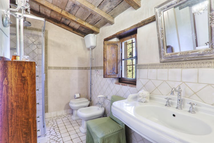 Villa La Fonte - Il bagno, in stile classico ed elegante