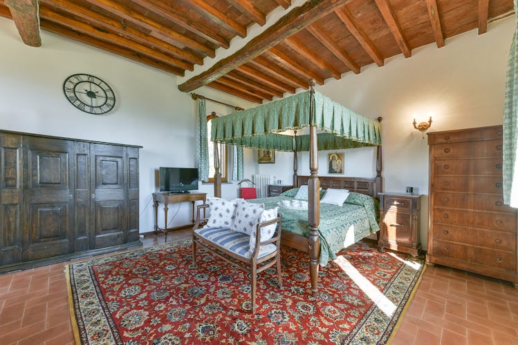 Fattoria Viticcio Rental Apartments & Vineyard: a bit of history in the Torre apartment