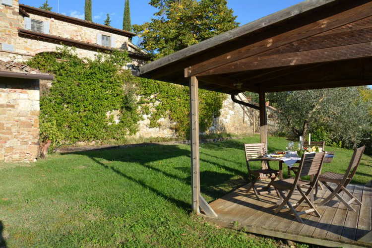 Cosy sitting room at Poderino Farmohouse for rent