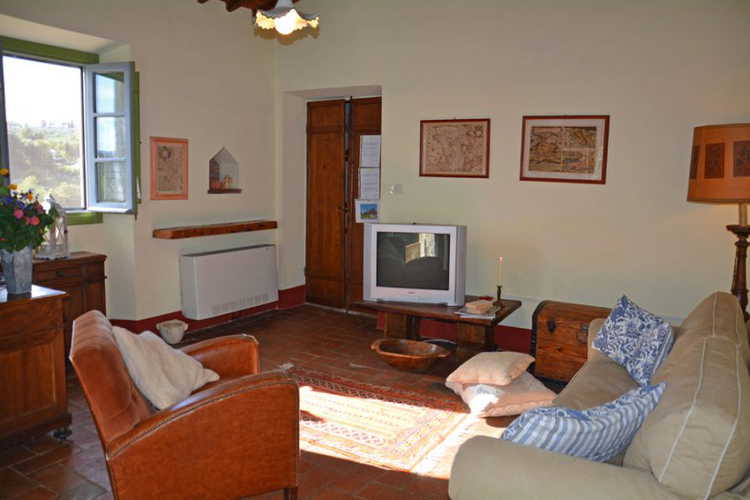 The Farmhouse Poderino on the green hills near Flo