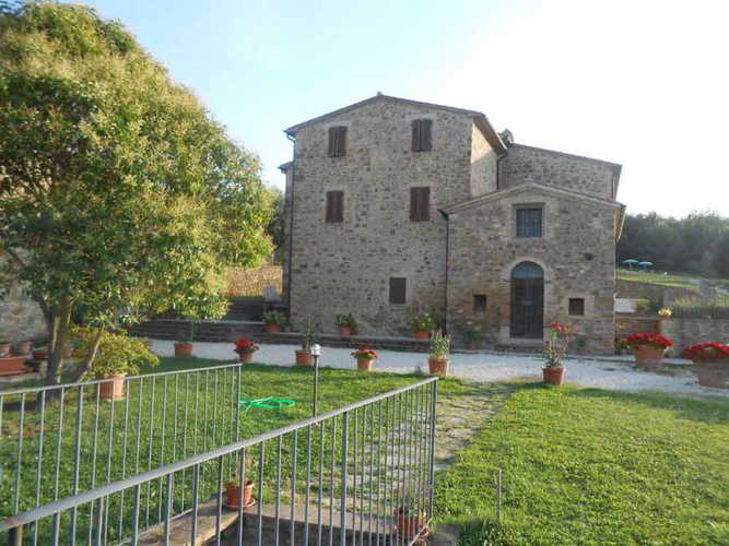 A family run farm and holiday apartments between Montalcino  & Siena