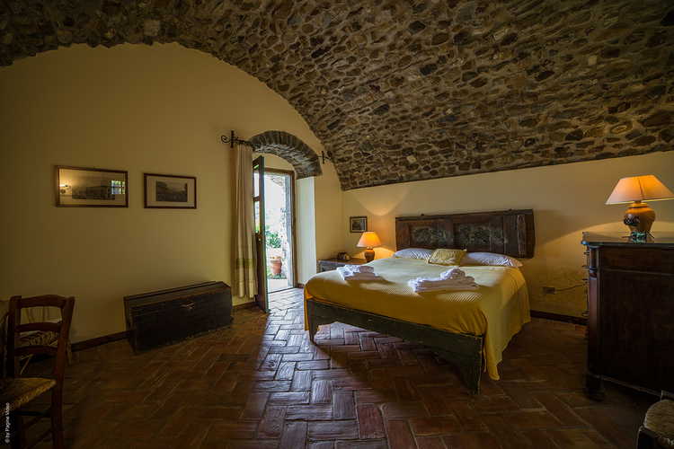 Agriturismo Ca' del Bosco Typical tuscan decor with wrought iron bedstands
