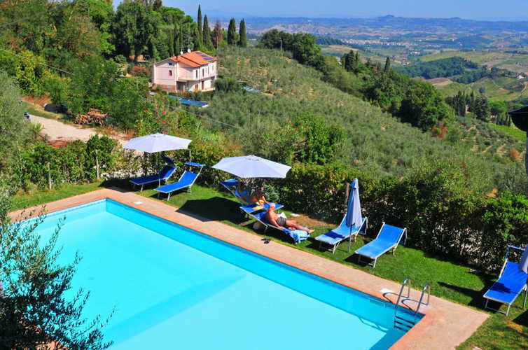 Piscina all'Agriturismo Cesani