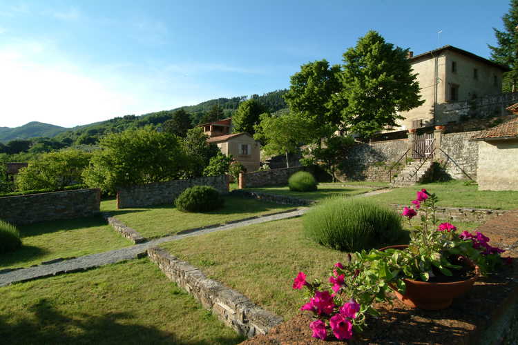 Agriturismo Colognole - Spring Garden and Pool
