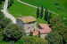 Vista sul classico paesaggio toscano dalla tenuta a gestione familiare