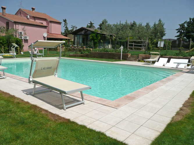 La piscina di acqua salata, senza cloro ed ecosostenibile al 100%