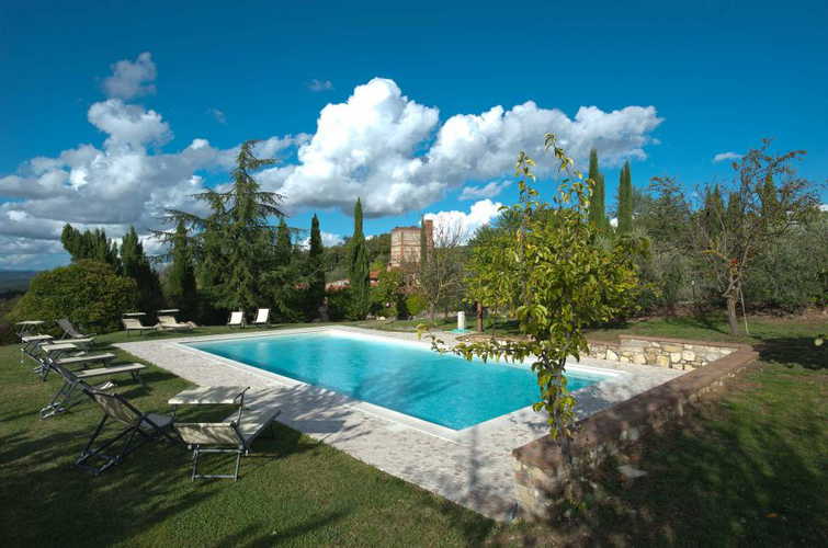 Agriturismo Il Molinello - The pool is furnished with loungers for some relax