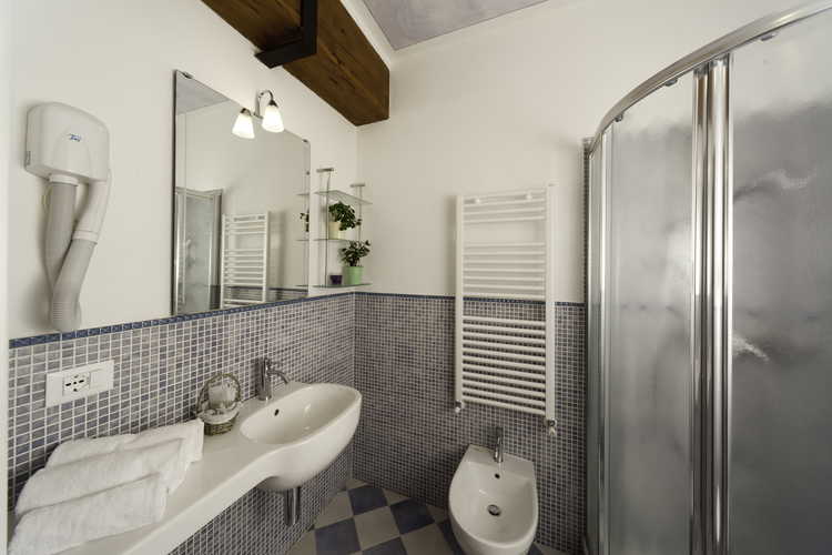 Agriturismo La Collina Delle Stelle - bagni super moderni, dotati di doccia, asciugacapelli ed asciugamani morbidissimi